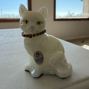 Fenton Glossy White Cat statue with Pink -Toned Collar